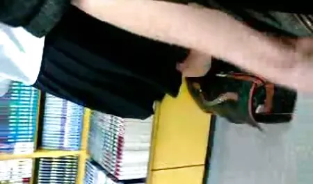 Ein Mann, der pornofilme reife damen Brooklyn Chase Beauty am Valentinstag besucht, der sie in weißen Strümpfen und Blowjob Blonde mit einer Frau in der Leistengegend traf.