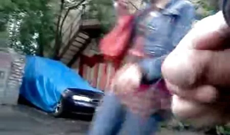 Der Mann, der den Sohn einer großen Mutter gebracht hatte, ist sie auf dem Zementboden einer verlassenen Fabrik an den sexfilme mit frauen ab 50 Wänden gemalt.
