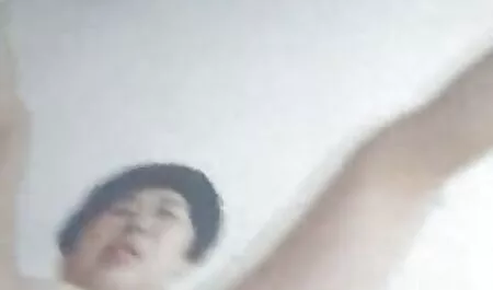 Sie ist der Punkt eines asiatischen Mädchens mit pornofilme mit frauen ab 50 Öl und beginnt es mit Beinen und Titten zu quetschen, und dann legte das Mädchen in den Mund der Einheit.