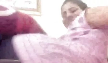 Ein russisches Mädchen mit schönen Titten saß in der Waschmaschine und schob ihr Höschen sexfilm mit alten frauen und masturbierte mit ihren Fingern.