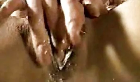 Sie verdrehte ihren Arsch vor ihrem Freund, sie ist eine sexfilme ab 50 Frau zog ihr Höschen aus, lehnte sich zurück und ließ sich in ihrem Hut mitreißen.