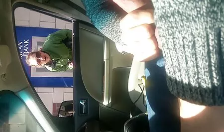 Zwei Freundinnen streicheln Model Lana Rhodes in Lederstiefeln kostenlose reife frauen pornos und schieben ihre haarige Muschi auf den großen Baumstamm.