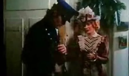 Das Mädchen trug ein kurzes Kleid über dem Kopf und ging auf den Hof, um ihre Freizeit für ihre Freunde aufzuhellen. Als er die Treppe hinunterging, drehte er sich zur Seite und begann, seinen Körper zu schlagen, wobei er die Form der Metallspule betonte. Ziehen Sie vorne fest und ziehen Sie die Brust fest, heben Sie den Saum an und ziehen Sie die andere Seite. Ich stellte einen Stuhl in die Nähe des Tisches, setzte mich hin und legte meine Oberschenkel auf den Tisch und schob ihn zur Seite. Gesalbt für Pferd reife frauen porn movies und brechen ein schönes Mädchen, fängt sie an, seine Finger in den Anus zu berühren. Autor hat ein Solo gemacht und kletterte auf seine Wangen zu ziehen. Er drehte den Kopf vom Stuhl zurück und begann als Katze zu weinen, als würde er versuchen, ihn mit dem Rücken zu reißen. Setzen Sie sich auf die Oberseite, packte er Klitoris mit den Fingern, und streichelte. Ich habe einen Arsch auf dem Couchtisch und musste den Kopf mit meinen Lippen abwischen und mit einem Stöhnen in meinem Mund beenden.