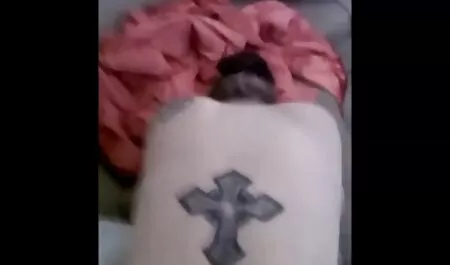 Ein Mädchen lädt einen Mann mit einem Zimmer in die Küche ein und sagt, dass dies die Kraft von ihr ist, wo sie die Hausarbeit gemacht hat. Aber heute wird er seinen Körper finden. Und wenn es funktioniert, dann war es guter Sex. Die Frau trug nur schwarze Socken und ein T-Shirt mit Klumpen, so dass alle sensiblen Bereiche von ihr sofort für die Überprüfung vorbereitet wurden. Ein Mann legte eine Kamera auf ein Bein, das vorne war, und fing sofort an, diese Ziege auf der linken Seite ihrer Brust von hinten zu umarmen. Ausziehen und Finger sanft auf die Oberseite des Penis. Dann drehen Sie den Mann auf dem Rücken und begann das hintere Loch zu bombardieren. Er saß auf einem Stuhl und machte Löcher in der Rückseite. Sie drehte sich um und steckte in ihrem Mund, senkte ihn auf den Boden deutsche reife frauen porno und Schönheit öffnete ihren Mund, um Sperma zu sammeln.