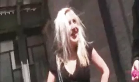 Tochter ist ein geiles und geschäftiges Mädchen, das Oralsex liebt. Nicht nur Mädchen braucht einen guten Mund und küssen, sie liebt es auch, wenn ein Mann ist sein Pferd. Und heute, ein sex-chat-Modell schweigt in das Gesicht eines Freundes, und seine Freundin zu lecken Sie zum Orgasmus, nachdem Sie belohnt ihn mit einem blowjob, dass der Kerl mit einem Stöhnen verschüttet Hund Sperma reife weiber filme in den Mund.