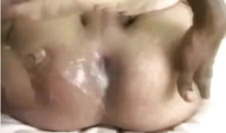 Eine schwarze Frau in einem porno sitzen auf einem Stuhl. Warme Seite in Hut mit den Händen in der Hose und jünger sein als ein manuell aktiviert. Ein sexfilme mit reifen frauen Baby ist sehr aufgeregt, weil sie Nylon allein und Klitoris und Muschi mit ihren Fingern zerrissen hat. Das Mädchen spielt mit der Intelligenz direkt vor der Kamera zu bekommen.