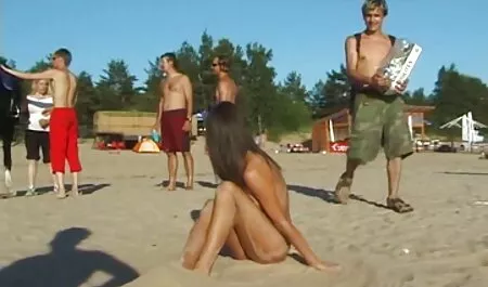 Ein Schwarzes Mädchen reife frauen porno kostenlos spielte baseball mit einem Freund. Nach den anderen Übungen ging die Frau mit einem Freund ins Haus und hatte Sex mit ihm.