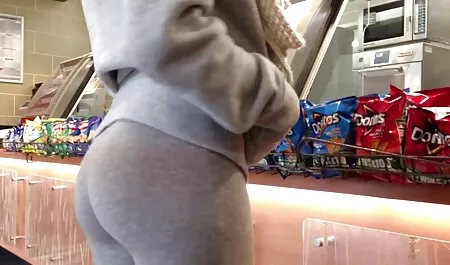 Eine sex filme reife frauen Scheidung im Erwachsenenalter legte ein Mädchen auf die Couch und setzte sich auf den Boden. Nachdem Sie den Rock, die Blondine, die Strümpfe und die BHS angehoben haben, um lange Zeit aus der Vagina zum Penis eines Mannes zu fahren, haben Sie große Freude an dem Prozess.