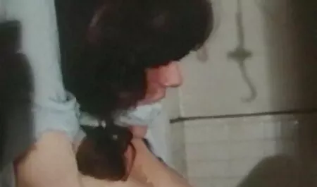 Mit schwarzen Haaren und kostenlose pornofilme reife frauen schön vor der Kamera. Sieht flauschige Lippen und groß aus.