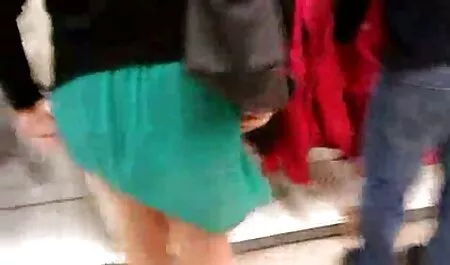 Eine kostenlose sexfilme mit reifen frauen person, die Sie drücken Sie Ihren großen Arsch durch BH und schob sie zur Seite zu befestigen kleben fest an den Fuß.