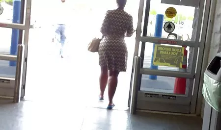 Eine junge Frau kam aus dem Büro zurück und war groß von ihrem Mann vor ihrer Kehle, saß vor der Webcam und steckte Sperma in Mund und reife pornofilme Gesicht.