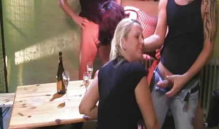 Eine Person zeigt seinen Körper in den sexuellen Gesprächen begonnen haben, Benutzer zu verführen, so wird er in den privaten Raum eingeladen werden, sind schnell. Sobald dies passiert, höre ich einfach auf zu reden und Charm zeigt eine Sekunde und fange an, die Arbeit ernst zu machen. sexfilm alte frau Pornostar nackt rasiert Chat privat von Ihr, und dann beginnt streicheln.