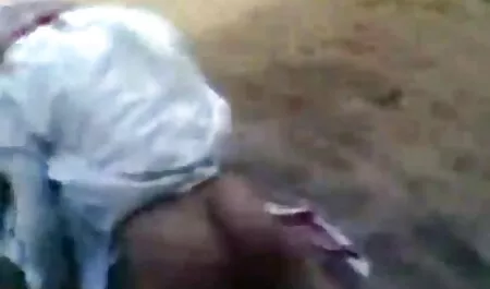Lila verhindert nicht, dass hartes und trockenes Silikon in der Muschi für einen Orgasmus haftet. porno reife damen