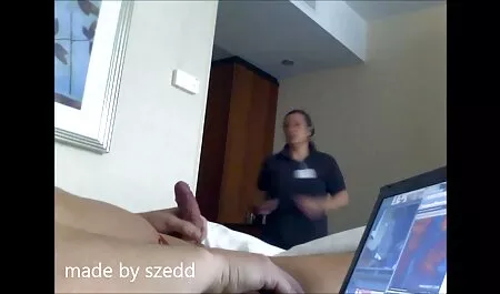 Ein dunkles, weißes Mädchen mit deutsche reife porno langen Haaren und breiten Hüften, das nach einem Wachstumskopf fragt, also legte sie ihre Hand auf den Rumpf.