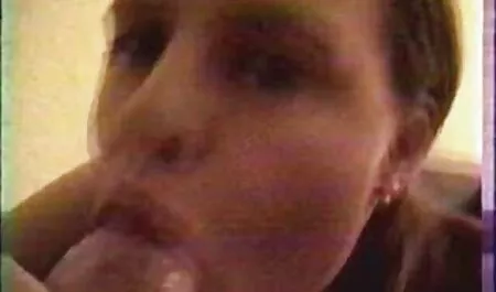 Eine Frau schiebt ihre sex filme reife frauen Lippen entlang der Stange verloren, dann beugen Sie sich über den Tisch und bringt die Schrauben zu einem Punkt. Dann liegt die Frau auf dem Rücken und Krebs.