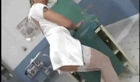 Zwei Sportmädchen in Strümpfen arbeiten free porno reife mit einem Freund, für Paare, einen Blowjob im Fitnessstudio und legen ihn auf.