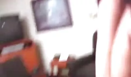 Ein Gemälde, asiatische Frau bis Rock zur Taille, wenn ein Partner Penis zwischen ihre Beine porno ü50 drückt auf den Oberschenkeln zu reiben.