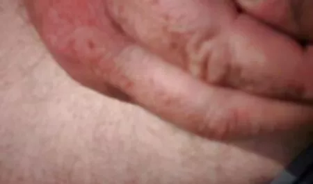 Sie fing an, die Kappe zu streicheln und mit seinem Körper zu glänzen. reife frauen sexfilme kostenlos