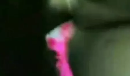 Ein Mann kam, um Tee mit einem großen Schwanz seiner Mutter zu kostenlose erotikfilme reife frauen trinken,und während er sein Kleid kurz anhebte, genoss er das Kleid von Frauen in der Leistengegend.