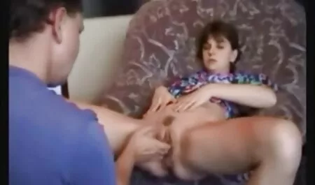 Die Frau zog einen jungen Mann an, mit ihrer Hand sanft, als sie die Menschen die ganze Zeit zum Oralsex massierte, und nachdem sie seine Hose in einem Knoten in Uniform entfernt hatte, begannen kostenlose sexfilme reife frauen schwarze Männer, ihn ohne Pause mit einem Brute zu schlagen.