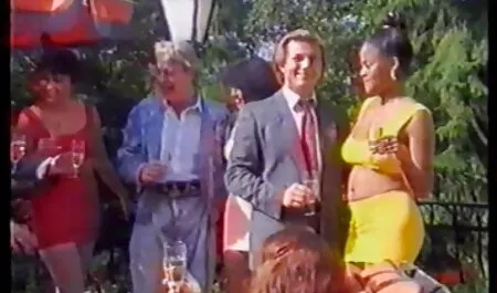 Zufällig, als ich durch den Raum ging, bemerkte ich die offene Tür und sah, dass sie anfing aufzuwachen, liegend mit dem Gesicht nach unten. Schalten Sie schnell den Camcorder und starten Sie die Aufnahme, wie die Mädchen gierig legte sie unter ihre Hand, mit einem Finger entlang und spüren Sie die Aufregung eines Zeitvertreibs, starten Sie seine Hände reiben, ein kleines Loch. Gehen Sie nach oben und vor jedem ältere pornofilme Kontakt. Jetzt begann dieser Bastard das Verstecken in Ekstase und beißte auf das Kissen, um nicht zu schreien.