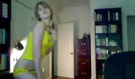 Der Mann ging mit seinen Freunden nach Hause und brachte ihn zu seiner Mutter. Aber als sie gegangen war, bestand ihre Mutter darauf, dass sie immer noch mit ihren Freunden sprechen wollte. Ich kostenlose sexfilme reife frauen saß mit einem Mann neben ihr auf der Couch, plauderte ein wenig, versuchte von ihm die Beziehung zu dem Mädchen herauszufinden und drehte leicht ein Gespräch über das Thema Sex. Er tauchte näher, hob seine Krawatte und zog sie zu sich, fing an, seine Lippen zu küssen. Er senkte den Kopf nach unten, nahm seinen Penis in den Mund und begann zu schreiben, wirklich loszuwerden, all die Komplexität. Dann wurde es ein Krebs im Griff eines Sofas, und die Bauern begannen, die Risse zu brechen, eine Penetrationsrate zu bekommen. Dann fing sie an, die Haltung viele Male zu ändern und kann ein Messer zur Ekstase bringen. Sie zog die Punkte, zog sie ins Gesicht und landete in der Vagina.
