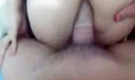 Es ist ein Feiertag. Ein Mann beschließt, reife damen porno sich zu entspannen, Pornos anzusehen. Sie hatte gerade fertig, als seine Tochter ins Haus kommt und sehen, was sie tat. Vater, natürlich, schüchtern und gestoppt. Sie tat ihrem Vater leid und beschloss, ihr zu helfen. Dort nackt, die Kleidung, er selbst ausziehen seines Vaters. Sie hatte Hände und fing an, sie an der Klinge zu streicheln, sie tiefer in seinen Mund zu bringen, und in dieser Zeit leckte er junge Muschi. Sie ergeben sich einander und genießen irrationales Interesse.