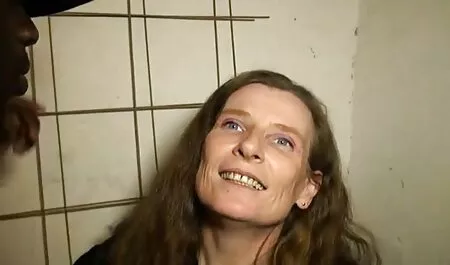 MUTTER Veronica ist eine Lesbe, die die Erfahrung hat und glücklich davalki bis heute, wie junge Mädchen haben oft ihre Erfahrungen. Und heute hat sie große Cooney für seinen jungen Freund und führen ihn zu einem Solo mit ihrer Zunge. Aber das ist nur der Anfang, denn zu dieser Zeit beschloss kostenlose pornos reife frauen Benjamin, weiter zu streicheln und begann, die Pipette miteinander zu reiben.