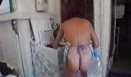 Nachdem er den Penis seines pornogrund reife damen Mitbewohners geleckt hatte, legte eine Frau in rosa Kleid ein Stück vor sich und er fing an, durch Löcher in seinen Socken zu ficken.
