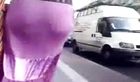 Der stellvertretende Chef ging zum Chef im Hotel, als er mit der Frau stritt und der Mann die Frau mit einem Fischhut porno videos mit reifen frauen vergewaltigte, legte ihn auf den Couchtisch neben der Couch.