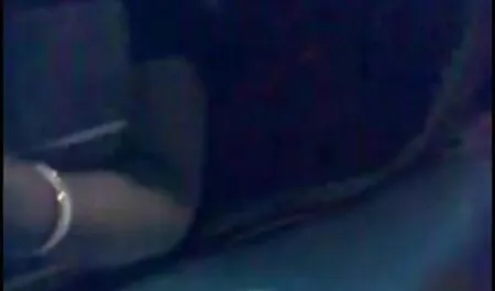 Der Typ mit der Kamera liegt auf dem Rücken und fängt an, Videos aufzunehmen, wenn zwei junge Schlampen versuchen, groß und stark zu sein. Jeder Mann berührte seine Familie, mit seinen eigenen Händen, und dann einer der Prostituierten sitzen auf Hut und fing an, den Nagel in verschiedene Richtungen zu drehen, und als er schließlich erschien, mit porno ü50 dem Hut.