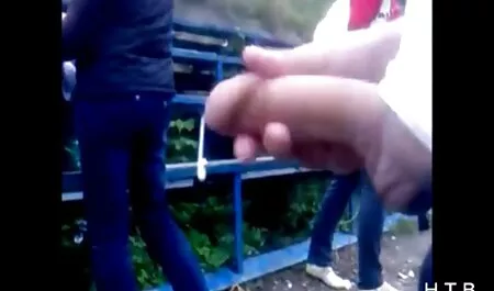 Ein Mann näherte sich einem Mädchen, gebrechlich und begann sofort aus einem kurzen Interview werfen. Nachdem das Mädchen über sich selbst gesprochen hatte, zog sie ihr Hemd aus. Er ist in der Position von Krebs und Schuster, ihn zu treffen. Der Mann Peck ist ihr Freund, also zog sie ihr Höschen aus und lag mit offenen Beinen auf dem Rücken, fing an, ihre Vagina mit den Fingern zu berühren. Aber er musste mich davon abhalten zu masturbieren, wenn ein Mann ein Mädchen auf den Kopf packt. Er zog ihn zu Boden und fing an, seinen Kopf mit einem Schwanz in den Mund zu schlagen. Ich saß auf der couch. Er zwang sie, seine Eier zu saugen und zu lecken, es stellte sich sofort heraus, dass er auf seinem Rücken und seinem ganzen Penis war und das Loch machte. Die reife frauenfilme kostenlos Vagina wird in die Position des Fahrers und zur Seite geschraubt. Er legte eine Faszination auf die Knie und endete wie eine Schlampe im Gesicht.
