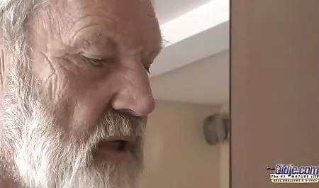 Die betrunkenen Mädchen haben eine Party und vergessen völlig, dass sie selbst eine reife frauen porno video Schädlingsbekämpfung sind, um Kakerlaken in ihrem Haus zu vergiften. Der Mann im Anzug kam zu fragen und fand die Mädchen betrunken. Sie fangen sofort an, sich in Menschen einzumischen,und Menschen, denen wir der Versuchung nicht widerstehen können. Sie entkleiden und saugen dick. Nach dem Mann setzen sie alle Mädchen mit Krebs und machen sie besser, nicht zurückzulassen.