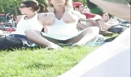 Milf lud einen jungen Mann ein,, britische rasierte Muschi, sexfilme reife frauen streichelte sie mit dem Vibrator und gab ihm Punkte.