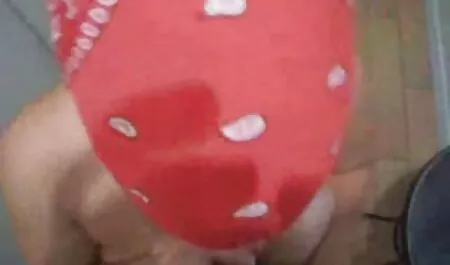 Das blonde Mädchen zu Hause allein mit ihrem Sohn. Eine Frau ging in ihrem hellrosa gratis sexfilme reife frauen Kleid in den Raum. Sie setzte sich gehorsam zu ihren Füßen, zog ihre Dessous aus und nahm ihren süßen Schwanz in den Mund. Da es kein Öl gibt, befeuchten sie den gesamten Penis und helfen ihm, von Anfang bis Ende der Ausrüstung in die Vagina zu rutschen. Springe von oben, berühre die Muschi und stöhne, er ist gleichzeitig fertig. In einer nahe gelegenen Wohnung hat ein krebskranker Vater seine Tochter im Badezimmer gebraten, ein Mädchen in der Nähe.