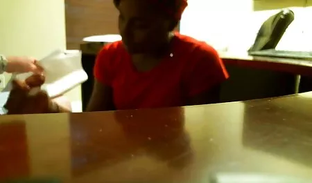 Zwei Brünette masturbieren miteinander mit Sexspielzeug und drücken ihre Hände gegen das Rektum pornofilme reife damen der Mutter, dann mögen sie es auch.