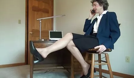 Blonde Mädchen auf Zimmer mit einem Freund. Er streichelte den nassen Hut kostenlose erotikfilme reife frauen und ein Mädchen mit einem Huhn.