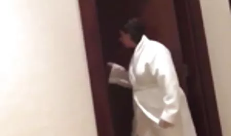 Hahal steckte ihre Finger in die Muschi des damaligen und Blowjob und arbeitete auch mit sexfilme mit älteren frauen ihren Händen.