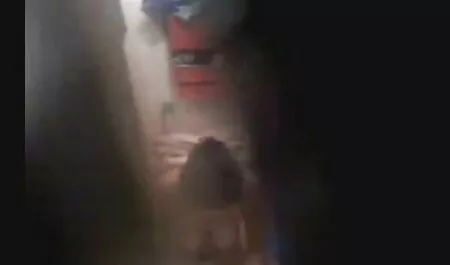 Als das Mädchen im Bett schlief, beschloss ihr Mann, sie mit Süßigkeiten zu behandeln. Er ging in sein Zimmer und war fasziniert gratis pornofilme mit reifen frauen von der Schlafenden Schönheit Princess. Er brach seinen Penis und begann, die schlafende Ziege in den Mund zu drücken. Ich verstehe nicht, was passiert ist, das Mädchen mit ihren Lippen. Aber der Mann, der nicht mit einem Blowjob arbeitet und bereit ist, die Erektion in der Mulde zu machen. Sie drückt ihr Höschen wieder an und gibt die Muschi.