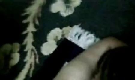 Berühmte Pornodarstellerin Sasha mag Sex mit einem schwarzen Mann, also hat sie auch ein Spielzeug ihrer Lieblingsfarbe, Schwarz. Bis sie auf einen Besuch einer Person warten muss, aber bis sie kam, beschloss sie, einen großen schwarzen Schwanz zu genießen. Sie leckte es und fing an, es sexfilme mit reifen frauen in den Anal zu schieben, der sich nach dem Auftreten der Männer entwickelt hat. Pornostars Analsex mit einem schwarzen Mann, nachdem er auch sein Werkzeug ist.