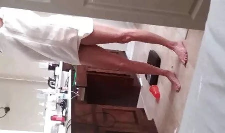 Ein Mädchen kurz zu einer Disco-Nacht mit einem Freund hat Schraube auf Hahn auf dem Sofa ohne Scham aus dem Publikum gesetzt. deutsche reife porno