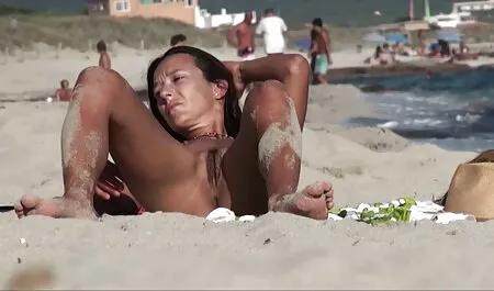 A Sie fing an, seine Wimpern zu streicheln, um meinen Körper mit ihren Händen zu streicheln, ihre Brustwarzen sogar kostenlose pornofilme von reifen frauen unter der Kleidung des Auges, und das verursacht den Wunsch, ihn viele Male zu streicheln. Bewege es zur Seite, bewege es mit zwei Händen und stehe auf. Sie ließ ihren Rock fallen, bewegte seine Hand unter gestreifte Hosen und spürte ihre Vibration, Hitze. Ich beschloss, von der Straße zu gehen, öffnete meine Lippen und nahm eine große Flasche Eis, drückte es in die Möbelwelt. Er rauchte, rauchte und begann, die Vagina zu reinigen, leckte die Creme von seinen Fingern. Sie legte einen Spiegel in die Muschi, nahm ihn und fing nackt an, die gleiche Milch mit einem Glasdildo zu fahren. Arsch, drückte sie zwischen den Beinen von ihr sofort und stöhnte.