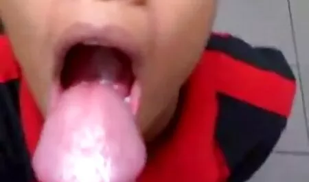 Eine schöne Frau, hat lange den Körper studiert, der wässrig ist und sehr sofortige Gefühle unterscheiden kann. Unmittelbar nachdem die Klitoris mit dem Gedanken an Laszivität zu schlagen begann, begann er, seinen Oberschenkel in verschiedene Richtungen zu bewegen, seine Finger durch die Feuchtigkeit des Stresses zu bewegen und zu verstehen, dass er sich darin nicht wohl fühlte. Um alles bis ins kleinste Detail zu sehen, setzte ich mich auf die Knie vor den Spiegel, rollte den Ball und hebe ihn an, ich meldete mich sofort. Ich trete mit den Knien auf den Boden, packe meine Unterwäsche und setze mich auf einen Stuhl, fange an, sie anzuheben, so dass die Partikel in der Muschi gerieben werden, und bekomme maximale Aufmerksamkeit. Er legte den Spiegel hinein, öffnete ihn und ersetzte ihn durch eine Streifentochter, die gerne in alle Rillen der Vagina eindringt. Sie warf ihre Beine auf die Couch, sprang über und reife frauen sex movies legte ihre Vagina mit Milch unter den Tisch, auf die sie dann auf den Boden spritzten.