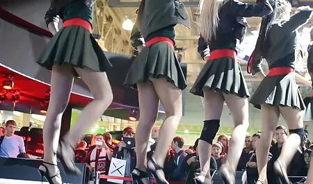 Ein Student backen Verkauf in der Nachbarschaft, und Schritt in ein großes Haus, dass ein völlig nackter Mann öffnete die Tür. Er hatte sie eingeladen, sexfilme mit älteren frauen sie zu besuchen, und sie war nicht die Gegnerin, und dann mit einem erwachsenen und völlig fremden alten Mann.