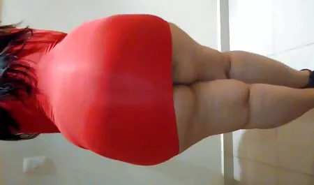 Schönheit ist ein bisschen unangenehm, wenn sie vor der Kamera ausgezogen. Und selbst wenn porno ü50 sie es tausendmal vor seinem Geliebten tat, ist es immer noch eine Schande. Und erst als er völlig leer war, überwand er seine Verwirrung. Er ging auf die Knie und ging zu einem Mund, nachdem er so lange mit der Hand masturbiert und mit dem Schurken angefeuchtet hatte.