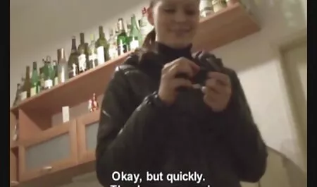 Die Jungen schießen die ersten, wenn er den Kindern ein stillendes Mitglied gibt. Nach einem sexfilme mit älteren frauen glücklichen Blowjob sprühen sie vor ihren Freunden.