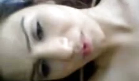 Boss Mädchen gehören zu einem Blowjob, und schieben Sie einen großen Stamm in die Vagina der Frau auf dem Schreibtisch. porno filme von reifen frauen
