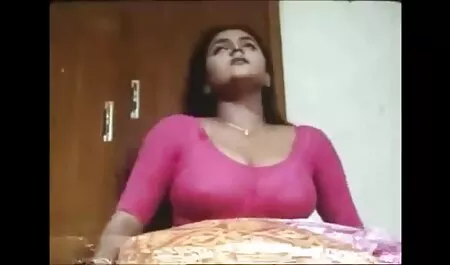 Ein Mädchen mit einer schlanken Figur nackt porno videos mit reifen frauen vor ihren Freunden und klettern ins Bett. Der Mann ging nach hinten und blies die Frau.