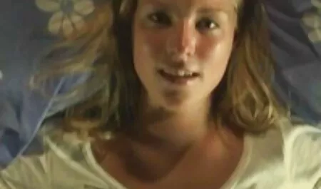 Bei der Arbeit kostenlose pornos reife frauen ihre Strümpfe und fing an, ihre Titten zu zeigen, hielt die Person sein Pferd und fing an, ihre Vagina und ihren Arsch zu ficken.