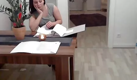Eine Frau ging zur falschen Zeit in den Raum, seine Zeit saß bereits bequem auf der Couch und masturbierte zu Pornos. Es ist schade, der Mann verlegen und rot, aber diese Frau hat sich nicht geirrt. kostenlose sexfilme mit älteren frauen Was, wenn Sonny davonläuft, warum ist er nicht dafür verantwortlich? Sie brauchen das Gegenteil-zu unterstützen und zu helfen. Diese Mutter beschloss, dies zu tun-sie schloss sich dem Mann an, der neben ihm saß und begann sich auszuziehen.